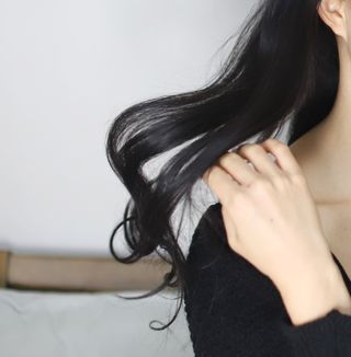 르핸스 퍼포밍 5 샴푸 비반트 포렛/베티버 포그 — 5점을 준 리뷰어가 2022년 12월 올린 사용 사진