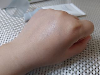 [스킨1004] 마다가스카르 센텔라 히알루-시카 워터핏 선세럼 50ml — 5점을 준 리뷰어가 2024년 5월 올린 사용 사진