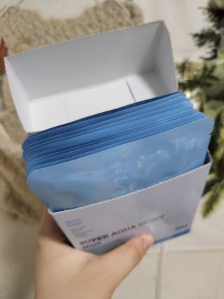 [아이오유] 수퍼 아쿠아 모이스트 마스크팩(10매) — 5점을 준 리뷰어가 2022년 6월 올린 사용 사진