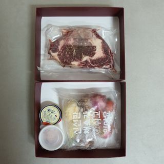 어나더미트 드라이에이징 본인립아이 스테이크 — 5점을 준 리뷰어가 2021년 7월 올린 사용 사진