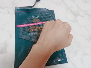 미카엘의 시크릿 노트 Chapter 1. 뷰티 밤 마스크 2box(1box,5매) — 5점을 준 리뷰어가 2022년 10월 올린 사용 사진