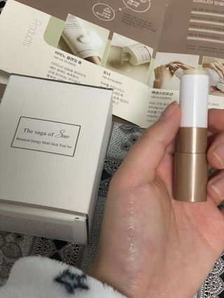 더사가오브수 [사가수] 효혜윤 보태니컬 에너지 에센스인로션 20ml /아이포올 스틱 3g — 5점을 준 리뷰어가 2023년 2월 올린 사용 사진