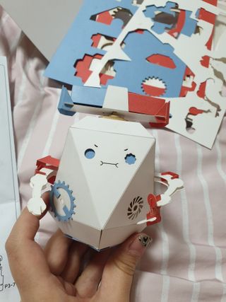 움직이는 종이로봇 - 로빗 로얄버전 움직이는 종이 로봇 - 로빗 — 5점을 준 리뷰어가 2021년 1월 올린 사용 사진