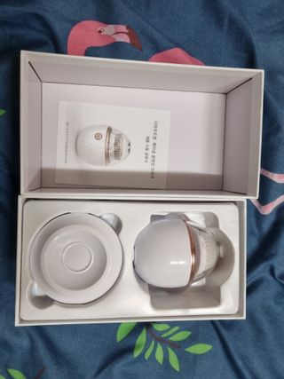 디하우트 랩 디하우트랩 클렌징 피부관리기 진동클렌저 실리콘+2종 인조모 브러시 — 4점을 준 리뷰어가 2021년 11월 올린 사용 사진