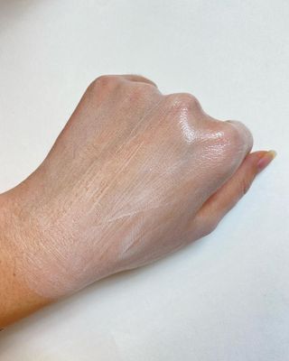 [엠메이데이] 샤워인샤워 화이트 바디 톤업크림 300g — 5점을 준 리뷰어가 2021년 12월 올린 사용 사진