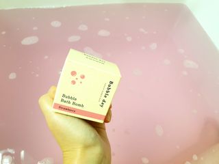 버블데이 아로마/과일 거품 입욕제 — 5점을 준 리뷰어가 2021년 7월 올린 사용 사진