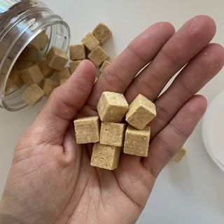 [펫시밀] 원물그대로 영양듬뿍 진공동결건조 북어트릿75g,치킨트릿100g,연어트릿75g 강아지 고양이 간식 — 5점을 준 리뷰어가 2023년 5월 올린 사용 사진