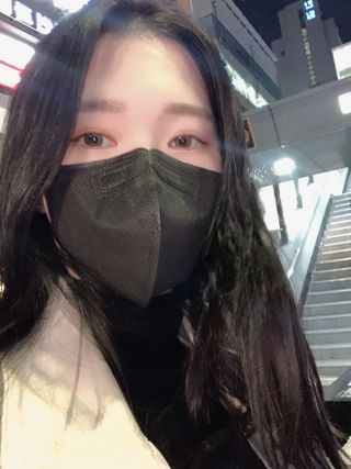 [이지아 마스크] 애니가드 더솔루션마스크, 블랙N화이트 KF94 대형 — 4점을 준 리뷰어가 2021년 3월 올린 사용 사진