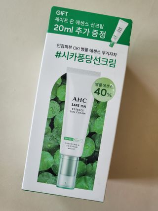 [AHC] 세이프온 에센스 선크림 올리브영 스페셜 증정 기획세트 — 5점을 준 리뷰어가 2022년 6월 올린 사용 사진