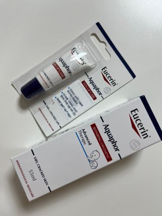 유세린 아쿠아퍼 리페어링 오인트먼트 1개 + 아쿠아퍼 SOS 립 리페어 1개 — 3점을 준 리뷰어가 2022년 2월 올린 사용 사진