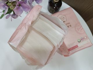 나무드 [유한킴벌리] 좋은느낌 유기농 순면 린넨블렌딩 생리대,롱라이너 중형 36매 1개 + 대형 32매 1개 — 5점을 준 리뷰어가 2021년 10월 올린 사용 사진