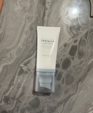 MF[스킨1004] 마다가스카르 센텔라 히알루-시카 워터핏 선세럼 50ml — 4.5점을 준 리뷰어가 2024년 5월 올린 사용 사진