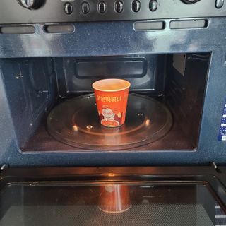 유비쿡 컵떡볶이 매운컵떡볶이2개/ 짜장컵떡볶이 2개  총 4개세트 — 5점을 준 리뷰어가 2021년 5월 올린 사용 사진