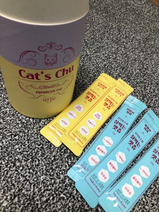 페페로니 잘 먹는 캣츄 - 무항생제 닭고기 12개 + 원양선 참치 12개 — 5점을 준 리뷰어가 2021년 8월 올린 사용 사진