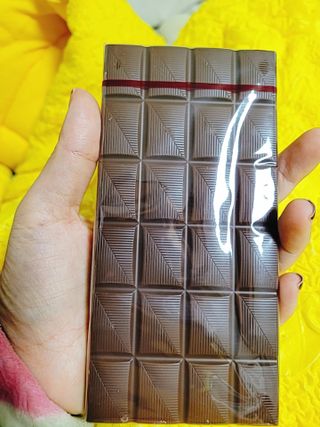 당류2g 자일리톨로 단맛을낸 슈카 퓨어비건 무설탕초콜릿 Xucker vegan 2개입 — 4점을 준 리뷰어가 2021년 4월 올린 사용 사진