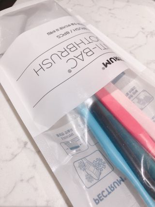 펙트럼 안티박 프리미엄 칫솔 8개입 — 5점을 준 리뷰어가 2024년 1월 올린 사용 사진