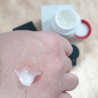 The Fact 더 팩트 내추럴 에스에프엔 에이틴 시니어 크림 — 5점을 준 리뷰어가 2021년 5월 올린 사용 사진