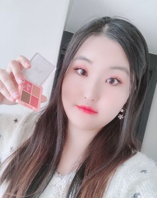 [블랙루즈] 크리스탈 하트 락 섀도우 4종 중 택1 — 5점을 준 리뷰어가 2021년 2월 올린 사용 사진