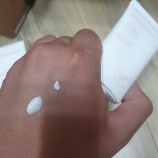 보타니티 촉촉수분자차 아쿠아핏 선 에센스 50ml + 보송톤업자차 징크 선 로션 50ml SPF50+ PA++++ (4/25) — 4.5점을 준 리뷰어가 2022년 4월 올린 사용 사진