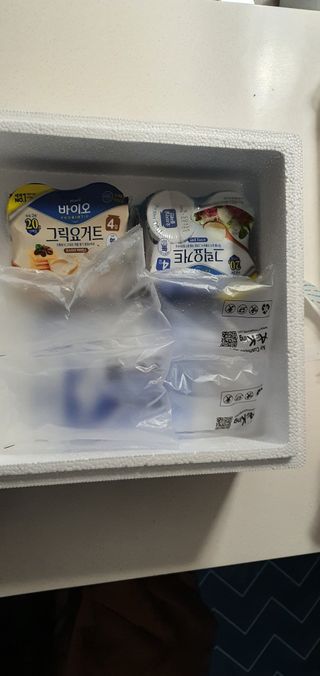 매일바이오 그릭요거트 오리지널 플레인 4개, 로스터리 커피믹스 4개 — 5점을 준 리뷰어가 2021년 12월 올린 사용 사진