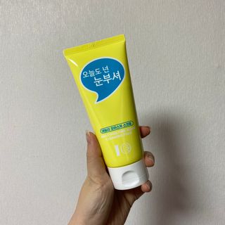 IO 아이오 오늘도 넌 눈부셔 - 데일리 스크럽 클렌징폼 — 4점을 준 리뷰어가 2021년 2월 올린 사용 사진