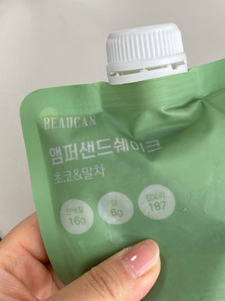 [뷰캔] 건강한 식사대용 앰퍼샌드 단백질 쉐이크 초코&말차 50g — 2.5점을 준 리뷰어가 2022년 6월 올린 사용 사진