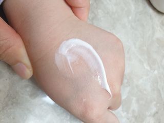 mom e 맘이 내추럴 베이비 케어 샴푸앤바스+로션 — 3점을 준 리뷰어가 2021년 1월 올린 사용 사진