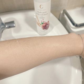 카오리온코스메틱스 곡물 바디 필링 스프레이 — 5점을 준 리뷰어가 2021년 8월 올린 사용 사진
