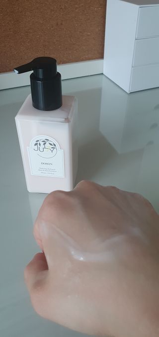 줄라이 모닝 _ JULY MORNING 줄라이모닝 하이드레이팅 퍼퓸드 바디앤핸드 에멀젼 — 5점을 준 리뷰어가 2022년 3월 올린 사용 사진