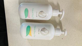mom e 맘이 내추럴 베이비 케어 샴푸앤바스+로션 — 5점을 준 리뷰어가 2021년 1월 올린 사용 사진