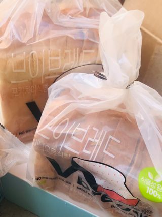 롯데제과 Vbread 포카치아식빵1개 + 미니식빵 1개 + 머핀 2개 세트 — 4.5점을 준 리뷰어가 2021년 9월 올린 사용 사진