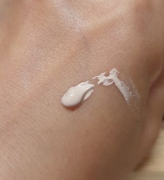 아이앤립 / EYENLIP 아이앤립 루센트 비비크림 2 Color — 5점을 준 리뷰어가 2021년 6월 올린 사용 사진