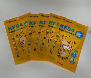 아토팜 블라블라 황사방역 마스크 KF94 — 4.5점을 준 리뷰어가 2021년 10월 올린 사용 사진