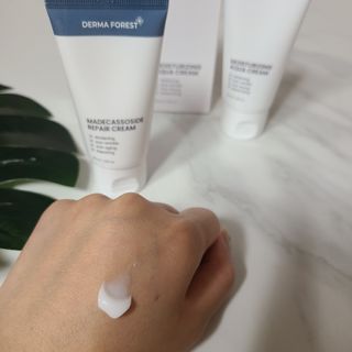 더마포레스트 마데카소사이드 리페어 크림,  모이스처라이징 아쿠아크림 — 5점을 준 리뷰어가 2021년 8월 올린 사용 사진