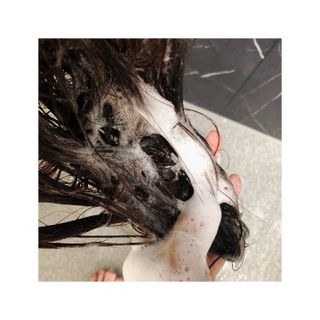 썸헤어 / SUMHAIR 썸헤어 데미지 클리닉 샴푸+트리트먼트 네롤리&민트티 — 5점을 준 리뷰어가 2021년 6월 올린 사용 사진