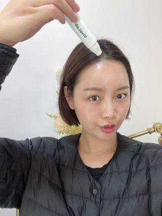 바이브랩 [탈모증상완화] 헤어라인 눈썹 두피앰플 — 5점을 준 리뷰어가 2022년 3월 올린 사용 사진