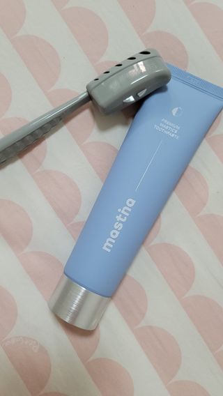 매스티나 프리미엄 매스티스 치약 — 5점을 준 리뷰어가 2021년 5월 올린 사용 사진