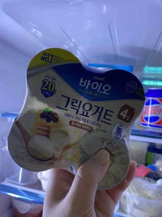 매일바이오 그릭요거트 오리지널 플레인 4개, 로스터리 커피믹스 4개 — 5점을 준 리뷰어가 2021년 12월 올린 사용 사진
