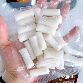 유비쿡 컵떡볶이 매운컵떡볶이2개/ 짜장컵떡볶이 2개  총 4개세트 — 5점을 준 리뷰어가 2021년 2월 올린 사용 사진