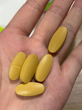 Swisse 스위스 고함량 밀크씨슬 35,000mg 60정 — 4.5점을 준 리뷰어가 2021년 11월 올린 사용 사진