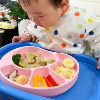 유비맘 캐릭터 실리콘 흡착 식판_색상 랜덤발송 — 5점을 준 리뷰어가 2021년 1월 올린 사용 사진