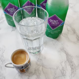 몽베스트 Montbest with Sparkling water Plain 20병 — 5점을 준 리뷰어가 2021년 11월 올린 사용 사진