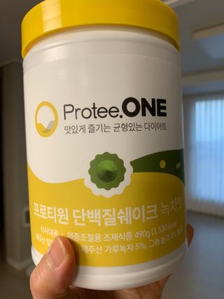 프로티원 단백질쉐이크 녹차맛 2주분 1통+보틀 — 5점을 준 리뷰어가 2021년 4월 올린 사용 사진