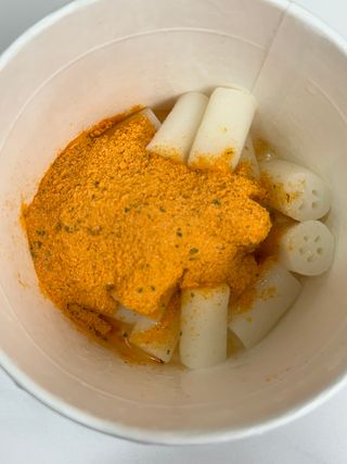 나우  [요리궁리] B타입 ( 매콤, 치즈, 매콤까르보 ) 꽃떡볶이 6개입 세트 — 4점을 준 리뷰어가 2025년 3월 올린 사용 사진