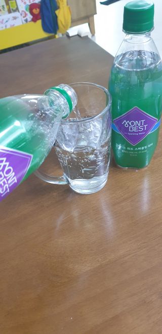 몽베스트 Montbest with Sparkling water Plain 20병 — 3.5점을 준 리뷰어가 2021년 10월 올린 사용 사진