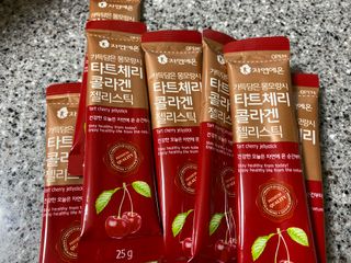 자연에온 가득담은 몽모랑시 타트체리 콜라겐 젤리스틱 — 5점을 준 리뷰어가 2021년 1월 올린 사용 사진