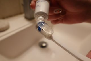 주식회사 클린디 [클린디] 파우치에 쏙 넣어 밖에서도 치아건강🦷 챙기기 [맞춤 칫솔 + 치약  + 파우치 구성] — 3.5점을 준 리뷰어가 2021년 12월 올린 사용 사진
