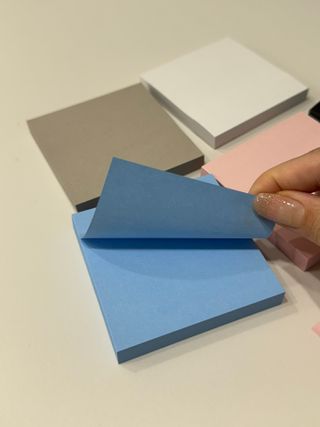 [3M] 포스트잇 점착메모지 강한점착용 노트654 심플리서린 5패드 430매 — 5점을 준 리뷰어가 2024년 9월 올린 사용 사진