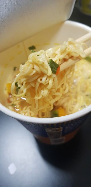 NISSIN 닛신 컵누들  4종 - 씨푸드오리지날, 씨푸드 스파이시, 씨푸드 커리, 씨푸드 XO소스 — 5점을 준 리뷰어가 2022년 11월 올린 사용 사진