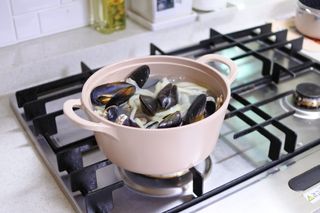 [푸딩팩토리] 바지락홍합탕 500g / 얼큰바지락홍합탕 590g — 5점을 준 리뷰어가 2022년 10월 올린 사용 사진